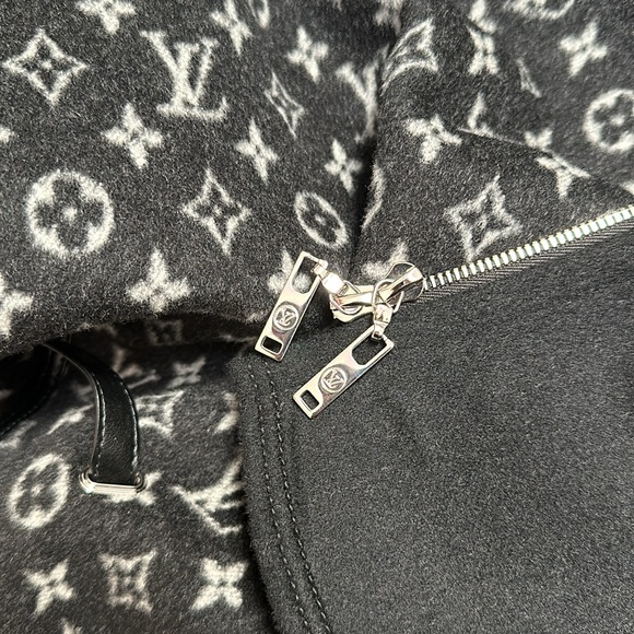 Louis Vuitton Hooded Cape Sz 36 - Picture 8 of 8